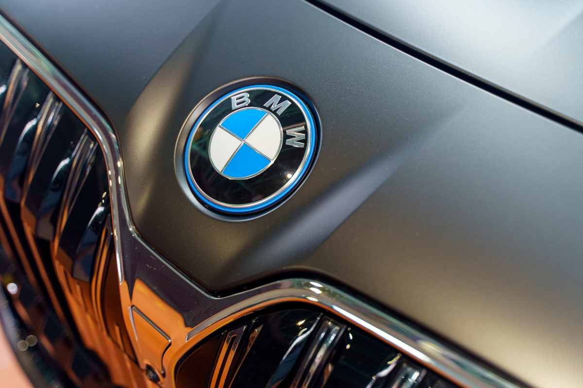 BMW, arriva una M2 entry-level pronta per la pista: è una bomba